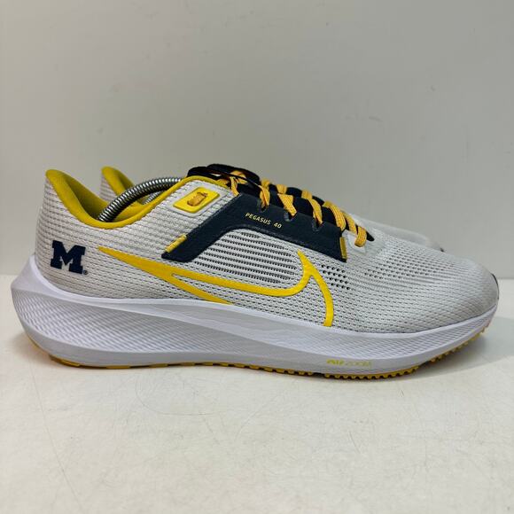 WORN TWICE Nike Zoom Pegasus 40 Michigan Wolverines White / Blue / Maize 11.5 main image 8